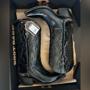 Corral size 9 - NWT